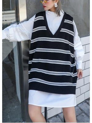 Pullover black striped knit blouse v neck sleeveless knit tops